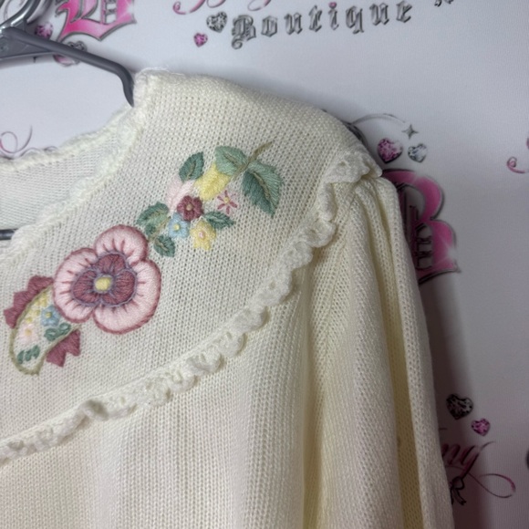 Grandmacore sweater pearls embroidered floral flowers white cream pink gorgeous - Picture 5 of 10